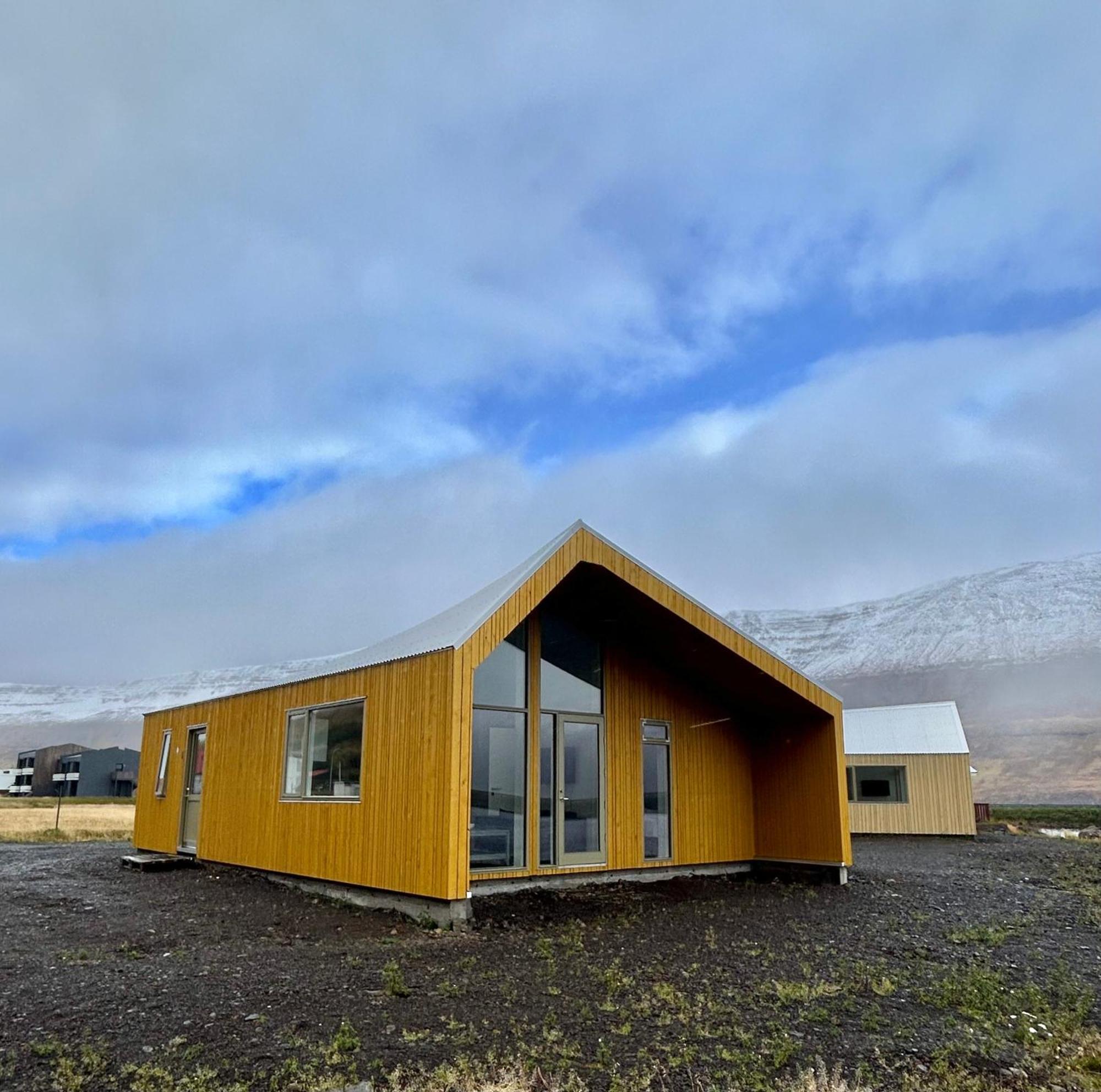 Fisk Club Cottages - Captain'S House Sudureyri Buitenkant foto